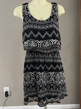 American Rag Black & White Patterned Sleeveless Dress  EUC